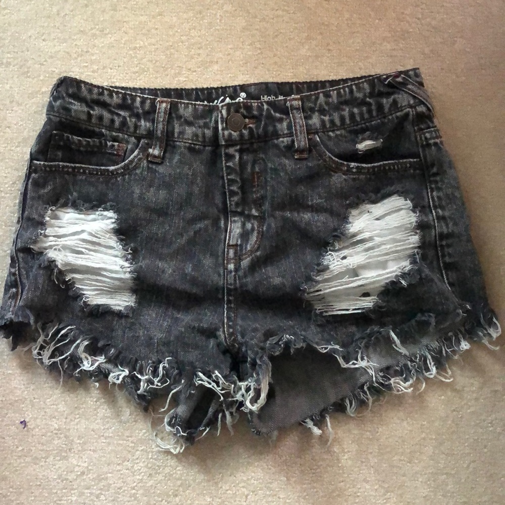 Mossimo High Rise distressed denim shorts (size 4)